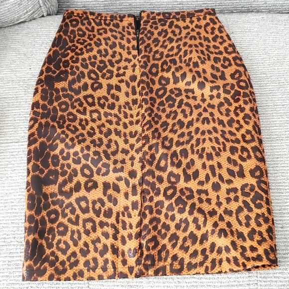 Gracia Animal Print Pencil Skirt - Picture 2 of 5